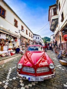 "Retronësokak", parada e makinave "old" i jep jetë kalldrëmeve të Gjirokastrës (FOTO) 2 ret10