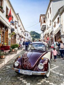 "Retronësokak", parada e makinave "old" i jep jetë kalldrëmeve të Gjirokastrës (FOTO) 8 ret4