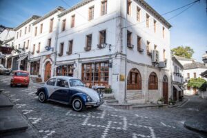 "Retronësokak", parada e makinave "old" i jep jetë kalldrëmeve të Gjirokastrës (FOTO) 4 ret8