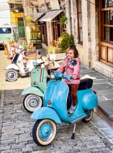 "Retronësokak", parada e makinave "old" i jep jetë kalldrëmeve të Gjirokastrës (FOTO) 3 ret89