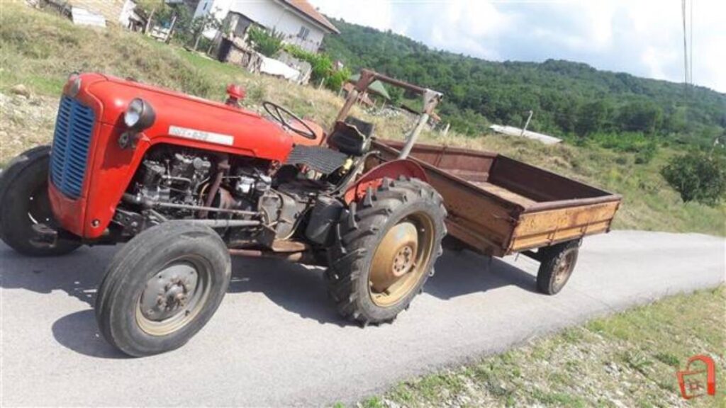 Ngjarje e rëndë në Maliq/ Babai aksidenton me traktor djalin e mitur, vdes 5-vjeçari traktori 1