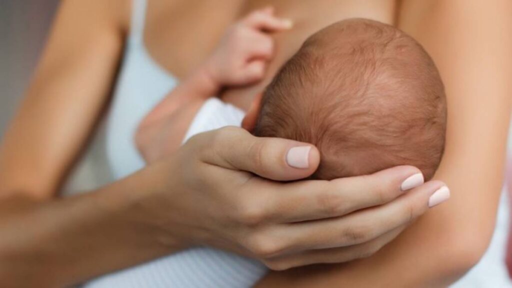 A mund të merrni antibiotikë nëse ushqeni një fëmijë me gji? ushqyerja me gji 1