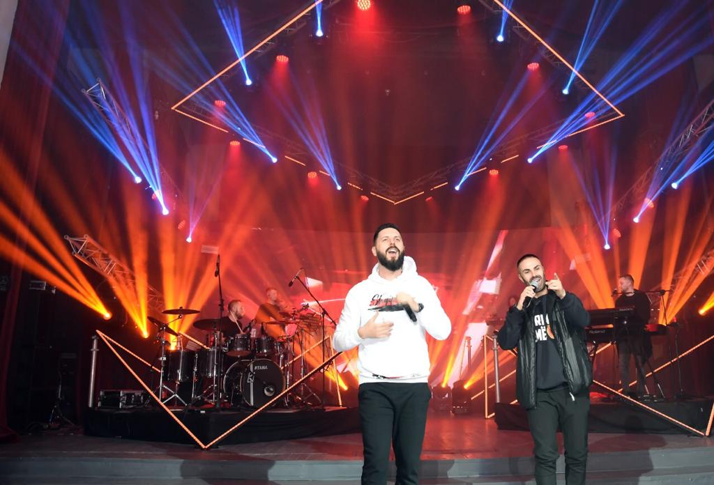 Festa për 29 nëntor/ Të gjithëve na mbetën sytë te bluzet e "West Side Family", ja dedikimi... 5 0489891a ce3a 46d1 bb39 0e832c938915