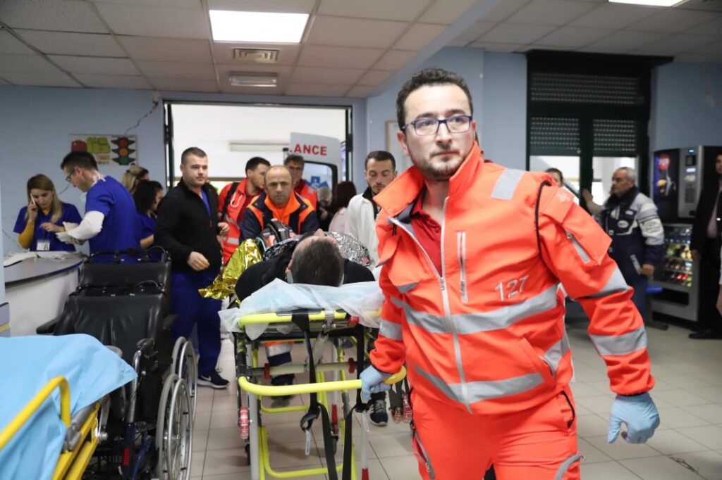 Tërmeti i 26 nëntorit/ Manastirliu kujton sakrificën e mjekëve: Do ta fitojmë së bashku edhe këtë luftë 127547548 1107695749686474 4323701206102656473 o 1068x711 1
