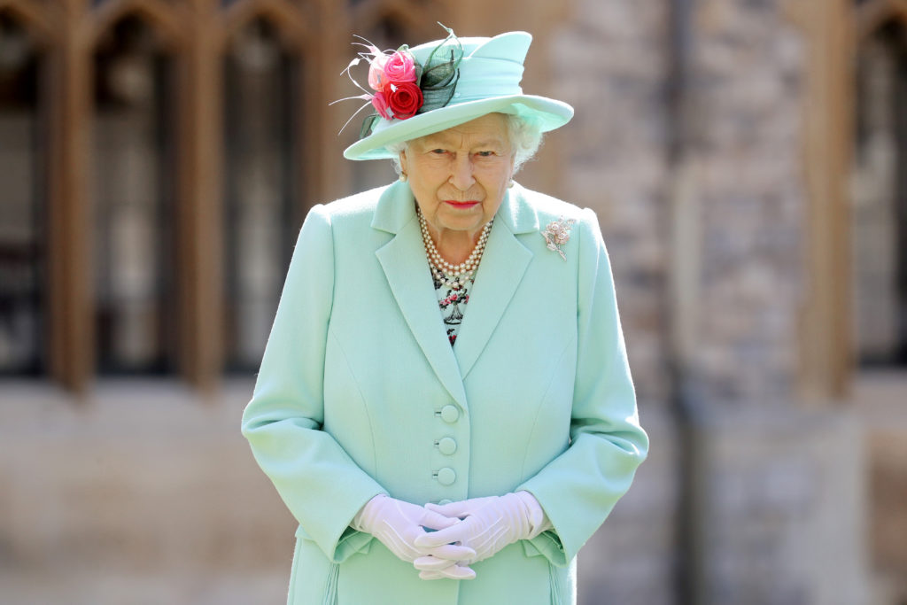 Pse kapelet janë kaq të të rëndësishme për pamjen e Mbretëreshës Elizabeth II 2 2020 09 16T111137Z 449814166 RC2NZI9KMR1A RTRMADP 3 BARBADOS QUEEN 1024x683 1