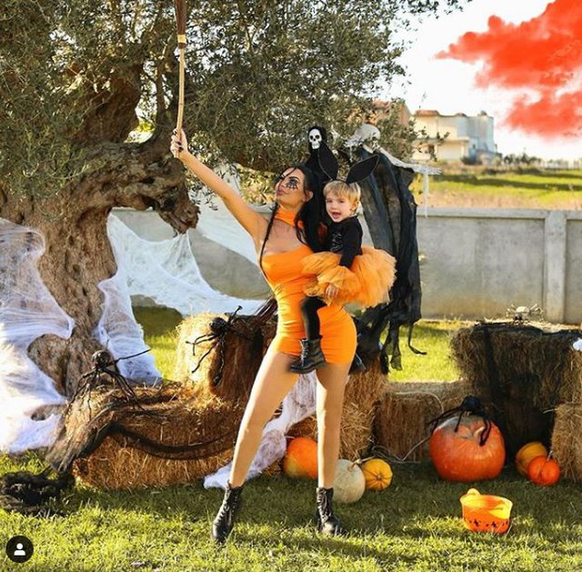 FOTO/ Nga Drakula tek Barbie, ja si u transformuan VIP-at shqiptarë për Halloween 7 640 0 5f9daad23fd59 1