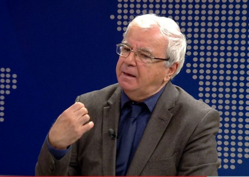 Plas debati mes Spartak Ngjelës dhe pedagogut të njohur: Edhe 2 minuta dhe do iki! 800 0 5fa528c171b8d 1