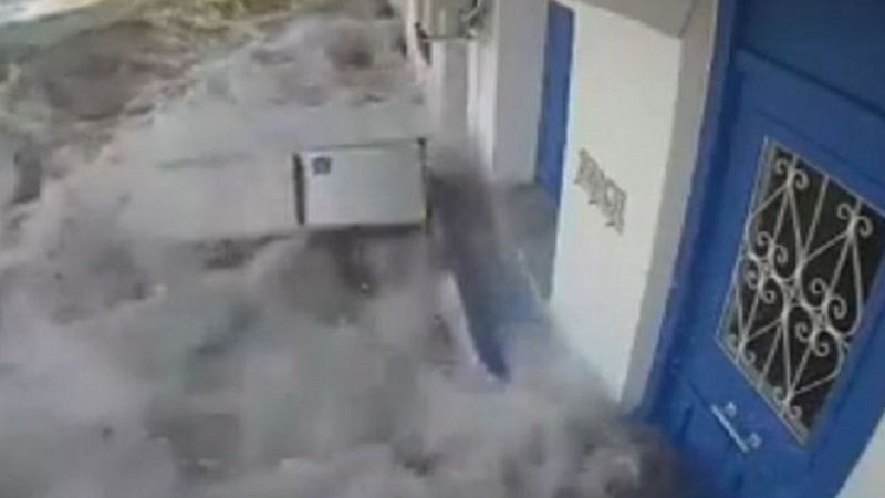 Pamjet e frikshme nga cunami që goditi Greqinë, fillimisht uji u tërhoq dhe më pas… 800 0 5fb241df05edd