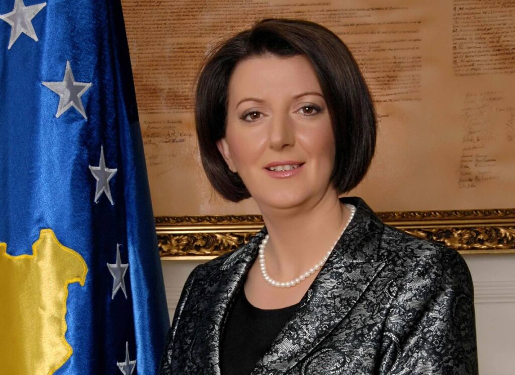 Wow..shihni sa ka ndryshuar ish-presidentja e Kosovës, Atifete Jahjaga mahnit me pamjen! (FOTO) Atifete Jahjaga 1