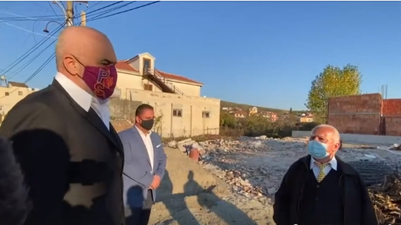 ‘Ky do jetë demokrat’, Rama lëshon batutën epike në Kavajë, qytetari e ‘ngre në qiell’ Edi Rama kavaje