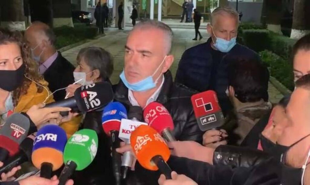 Arrihet marrëveshja me naftëtarët, pagë 400 mijë lekë dhe sigurime për 1 vit Naftetaret 1