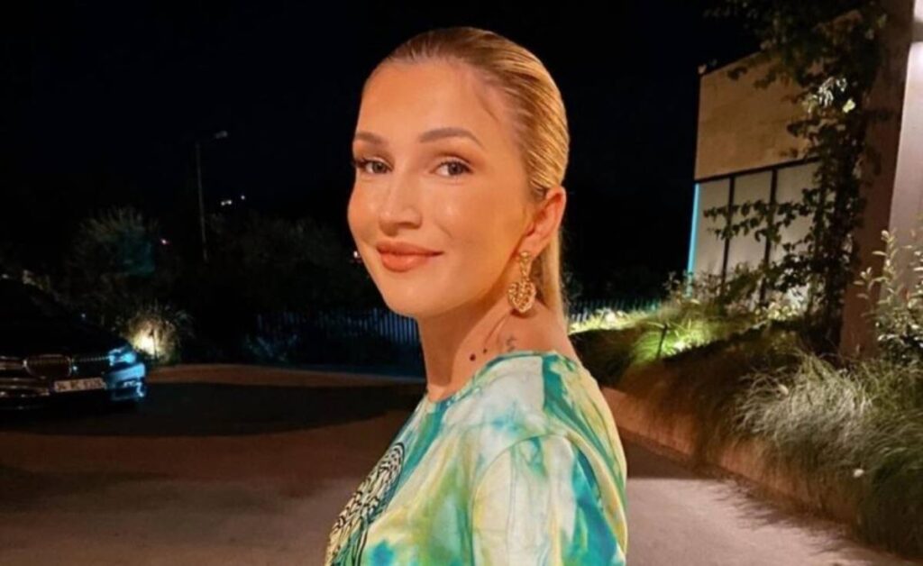 Sara Hoxha 3