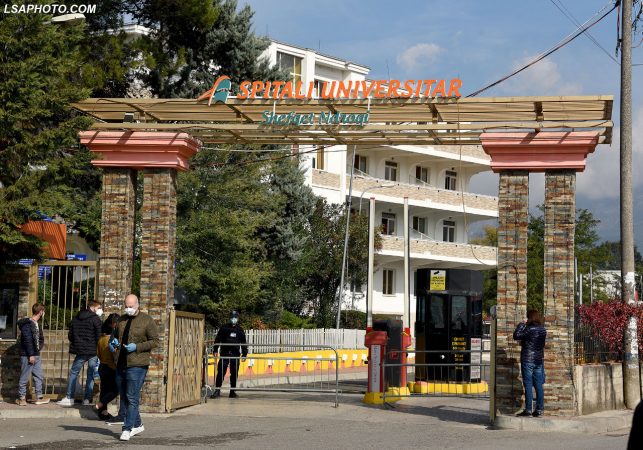 Ngjarja e rëndë tek “Shefqet Ndroqi”/ Identifikohet pacienti me Covid-19 që u hodh nga kati i katërt i spitalit (Emri) Shefqet Ndroqi 2 643x450 1