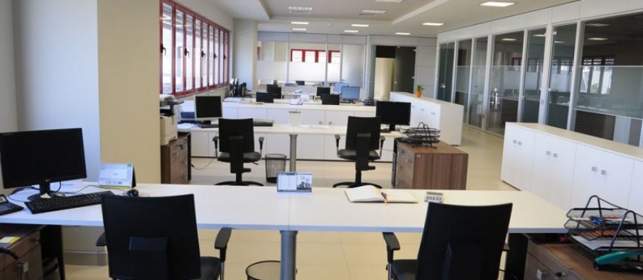 Pandemia e Covid-19, administrata shqiptare përgatitet për të punuar nga shtëpia administrata