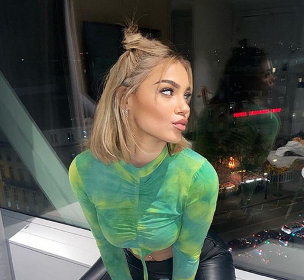 Dhurata Dora nuk i shpëton tundimit, ndryshon look dhe... 1 dhurata dora
