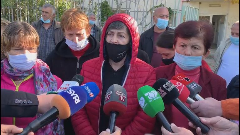 Lanë grevën e urisë dhe zgjodhën dialogun, naftëtaret: Sot nis një epokë e re për ne, shpresojmë t’i çojmë bukë fëmijëve grate naftetare lene greven 770x433 1