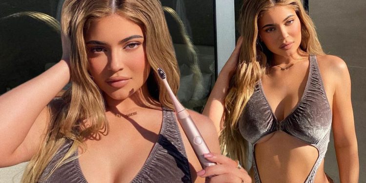 E veshur me bikini, miliarderja 23-vjeçare ‘ndez’ rrjetin format bombastike jener 750x375 1