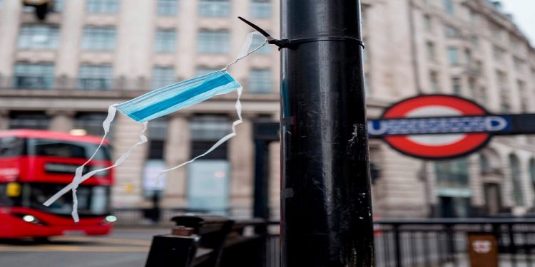 Mbi 20 mijë të vdekur nga pandemia në Britaninë e Madhe koronavirus angli