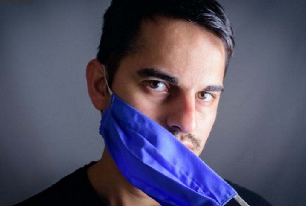 Ky shtet në Europë u thotë “lamtumirë” maskave maske burra