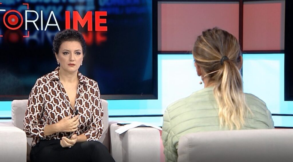 “Më vinte thikën në fyt, më hidhte në zjarr dhe mbante armë të ftohta poshtë jastëkut” mirela histori