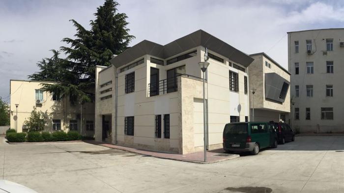 Fotot nga morgu i Tiranës/ Drejtori: Kur jemi në pamundësi, trupat e pajetë lihen në dysheme morgu