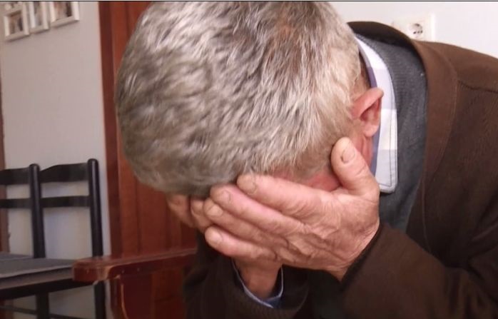 Nuk e lë vëllain të shohë nënën, e moshuara ndërron jetë me peng v 1 1
