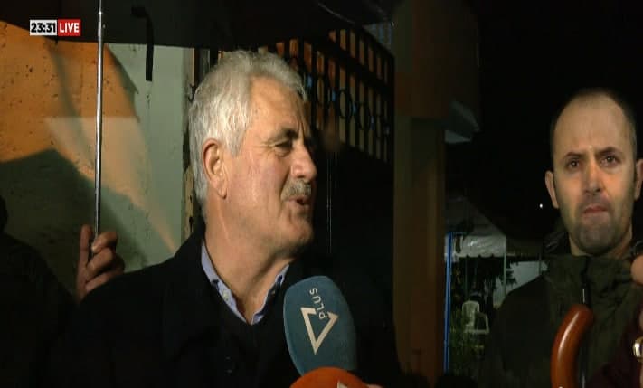 Protestuesit marshuan drejt shtëpisë, babai i të ndjerit: Mos më rëndoni , nuk ka nevojë për inskenime 02bae7ad e622 4a94 bebf 6f2730d7628b