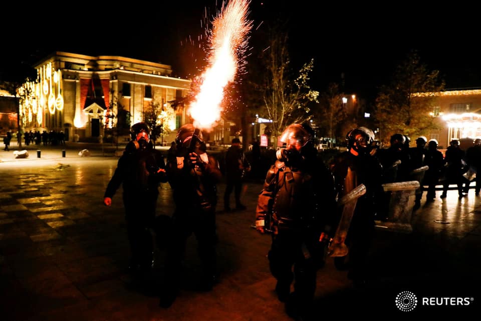Nga thyerjet dhe djegiet tek gazi lotsjellës dhe shoqërimet, çfarë nuk u pa në kamera gjatë protestës 5 131046898 10158818365160883 5221697799838326248 n