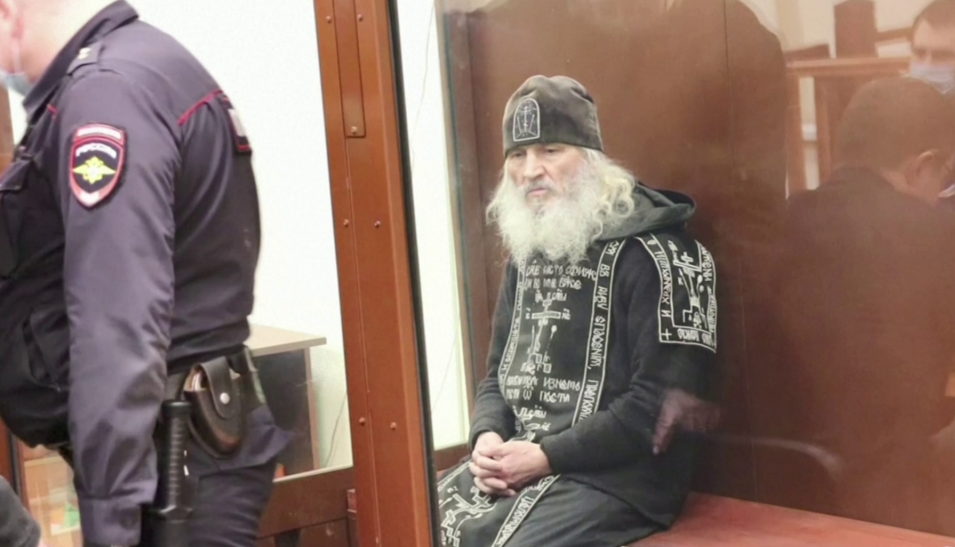 Arrestohet prifti rus që mohonte Covid-in, akuzohet se shtynte fëmijët drejt vetëvrasjes 3S