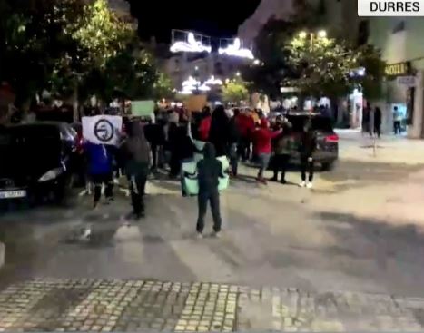 Durrës/ Policia arreston dy qytetarë në ditën e katërt të protestave 2 4 7