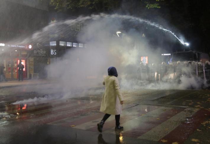Nga thyerjet dhe djegiet tek gazi lotsjellës dhe shoqërimet, çfarë nuk u pa në kamera gjatë protestës 9 4 8