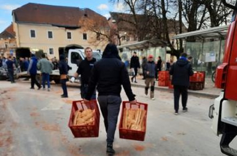 Tërmeti shkatërrimtar në Kroaci, shqiptari nga Hasi shpërndan bukë falas 473085