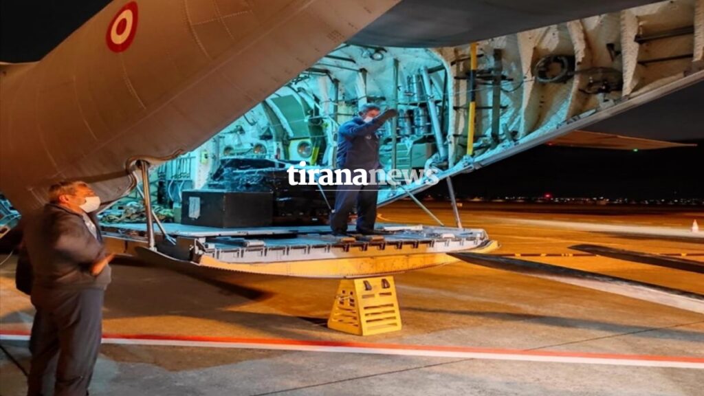 Turqia i dhuron armatim dhe uniforma ushtrisë shqiptare 5fd4fb8699ff3