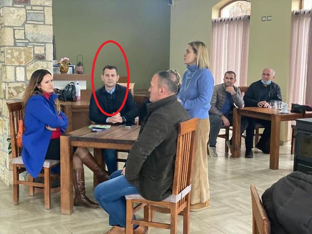 Kryemadhi shfaqet në krah të ish-eksponentit të rëndësishëm të PS-së (FOTO) 1 640 0 5fe24bccbf30e