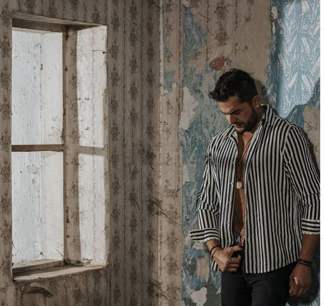 Kapet me kokainë këngëtari i njohur shqiptar, shoqërohet në komisariat nga policia 1 640 0 5fe9b10258f6a