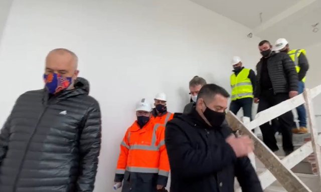 Rama inspekton projektin e rëndësishëm në Krujë: Përgjigje ndaj kujtdo që gjuan me gurë. Ahmetajt i griset xhupi... 1 640 0 5fec78608dd89