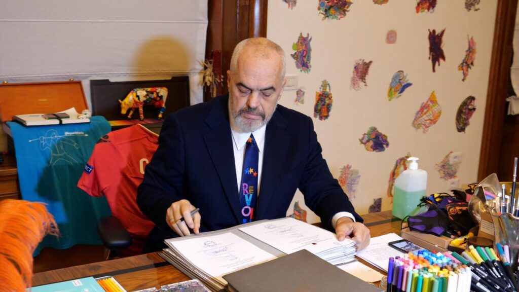 Urimi i kryeministrit për Vitin e Ri, Rama: Më të keqen e lamë pas, rritje pagash për stafin mjekësor 770a37bd 7f60 458e be88 2b9cfb4359a7