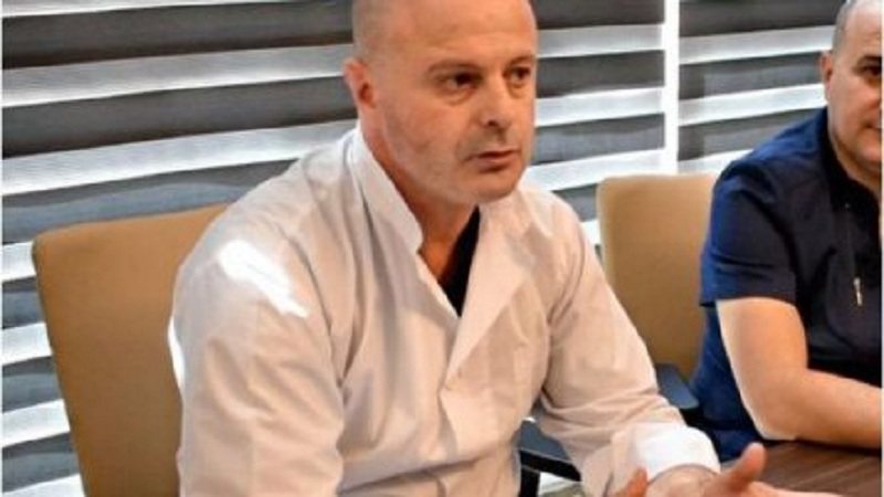 Mjeku i njohur ndërroi jetë para kohe nga Covid-19, gazetari e kujton me dhimbje: Më thërriste dhe më ndihmonte për… 800 0 5fc8f42441acc