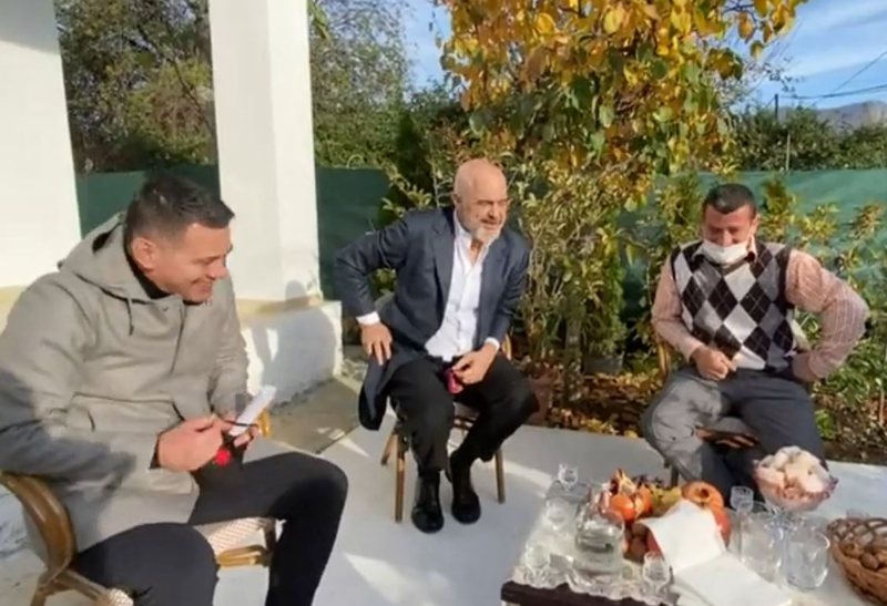 Rama ‘thumbon’ ministrin Ahmetaj: Këta të Gjirokastrës e njohin mirë rakinë e të tjerëve,se të tyren e… (Video) 800 0 5fd9eb8732848