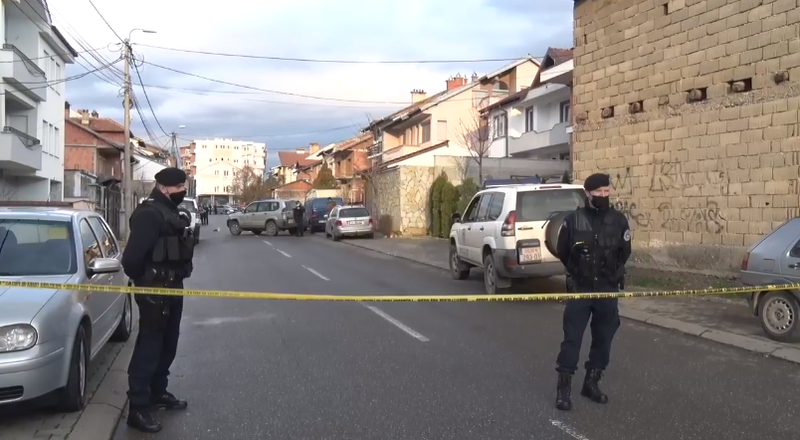 Djali sulmon me thikë prindërit shqiptarë, vret babain e tij 800 0 5fe5fde123ab5