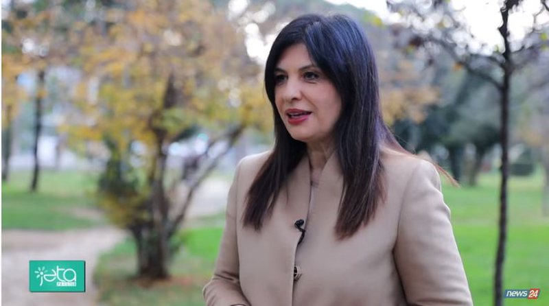 Jozefina Topalli rrëfen momentet e tmerrit dhe kujton kërcënimet me armë në vitin 1997: Mendova për… 800 0 5fec82ef8e3ab
