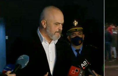 LAJM I FUNDIT/ Rama shkon tek QSUT-ja, viziton policët e plagosur në protestë. Në krah qëndron Ard Veliu Edi Rama