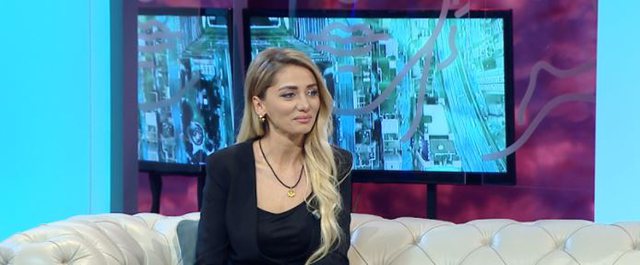 ‘Më kanë thënë që në Australi i mbledhin lekët me fshesë?’, vajza e Shyhrete Behlulit tregon sa paguhen artistët në koncertet jashtë Gresa Behluli