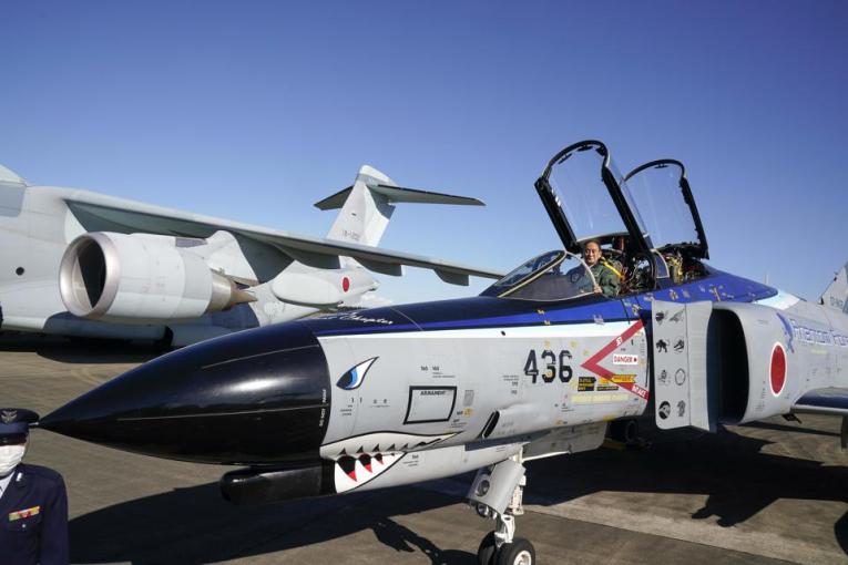 Dridhet Kina: Japonia, lum milionash për avionë dhe raketa Kina