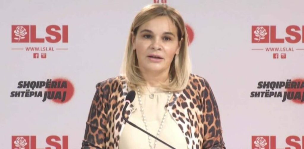 “Më 25 prill votojmë me mendjen tek ekonomia, jo për batutat e të gjatit”, Kryemadhi citon thënien e një tepelenasi Monika 1