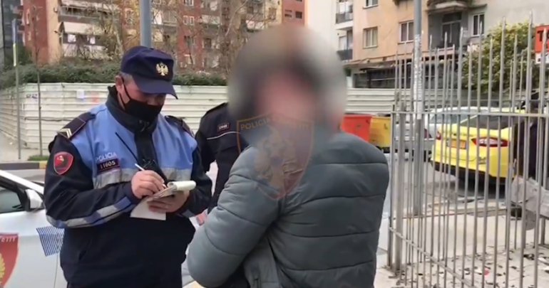 Policia gjobit 523 qytetarë për mosmbajtje të maskës, 13 të tjerë shkelën orën policore Screenshot 1 15 770x405 1