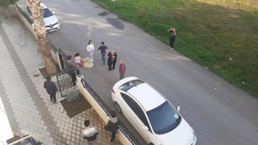 Video/Tërmeti i fuqishëm shkund sërish Turqinë, në Antalia njerëzit zbarkojnë në rrugë Turqi 1