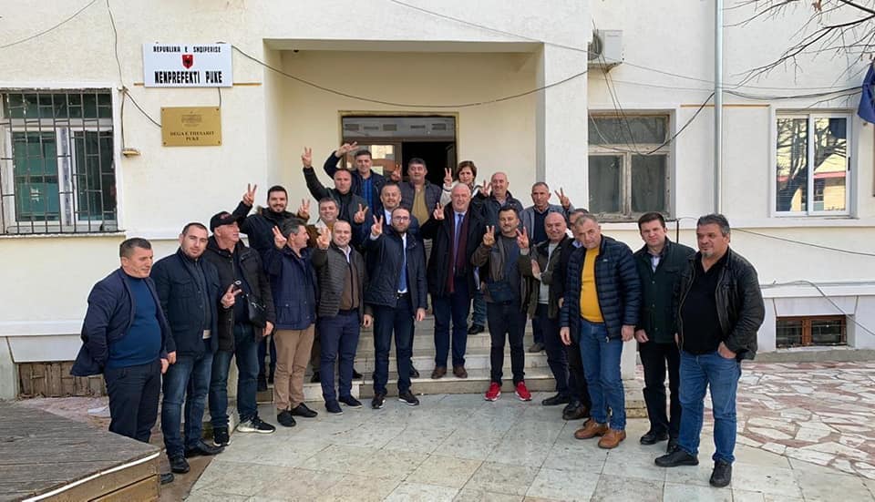 A do e gjobisë policia Voltana Ademin dhe Gazmend Bardhin? Injorojnë masat anti-Covid të vendosura nga Komiteti i Ekspertëve (Foto) 1 WhatsApp Image 2020 12 25 at 11.41.42