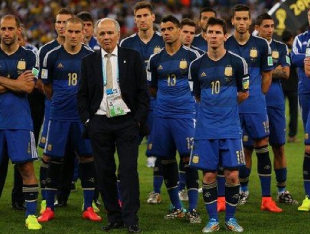 Tjetër zi për Argjentinën e futbollit, shuhet trajneri që i çoi në finalen e Botërorit 2014 alehandro sabeja