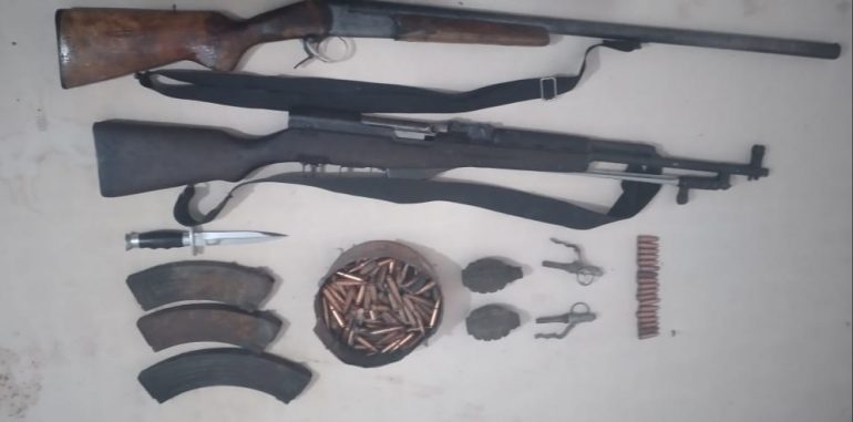 Granata e municion luftarak, kontrolli në banesë çon në pranga 37-vjeçarin nga Kruja, policia jep detajet arme 2 770x381 1
